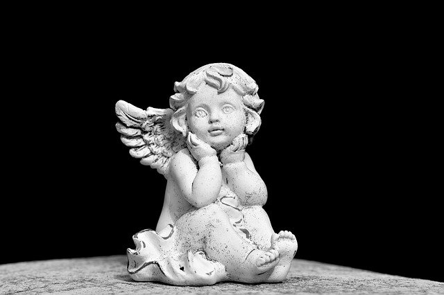 https://pixabay.com/photos/angel-angel-figure-sculpture-statue-3740393/